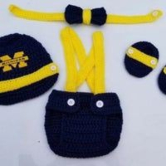 Crochet Baby Boy Michigan Wolverines Football Inspired Outfit Photo Prop - Picture 1 of 1
